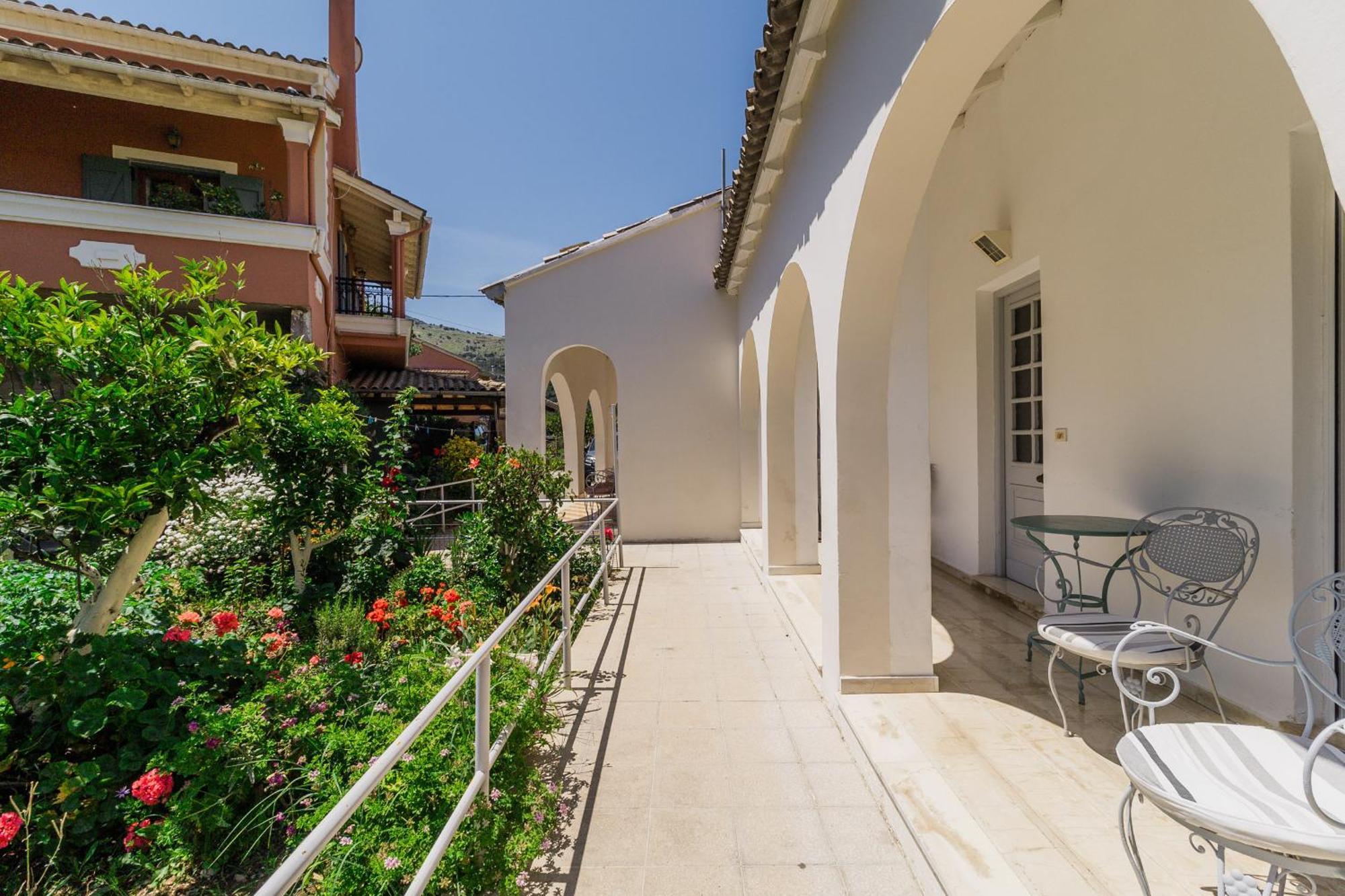 Lena Kassiopi Apartments Esterno foto